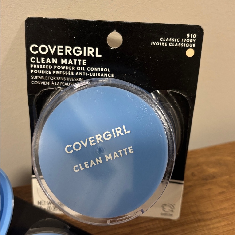 COVERGIRL Clean Matte Pressed Face Powder 510 classic Ivory set of 2 NEW - Picture 2 of 4